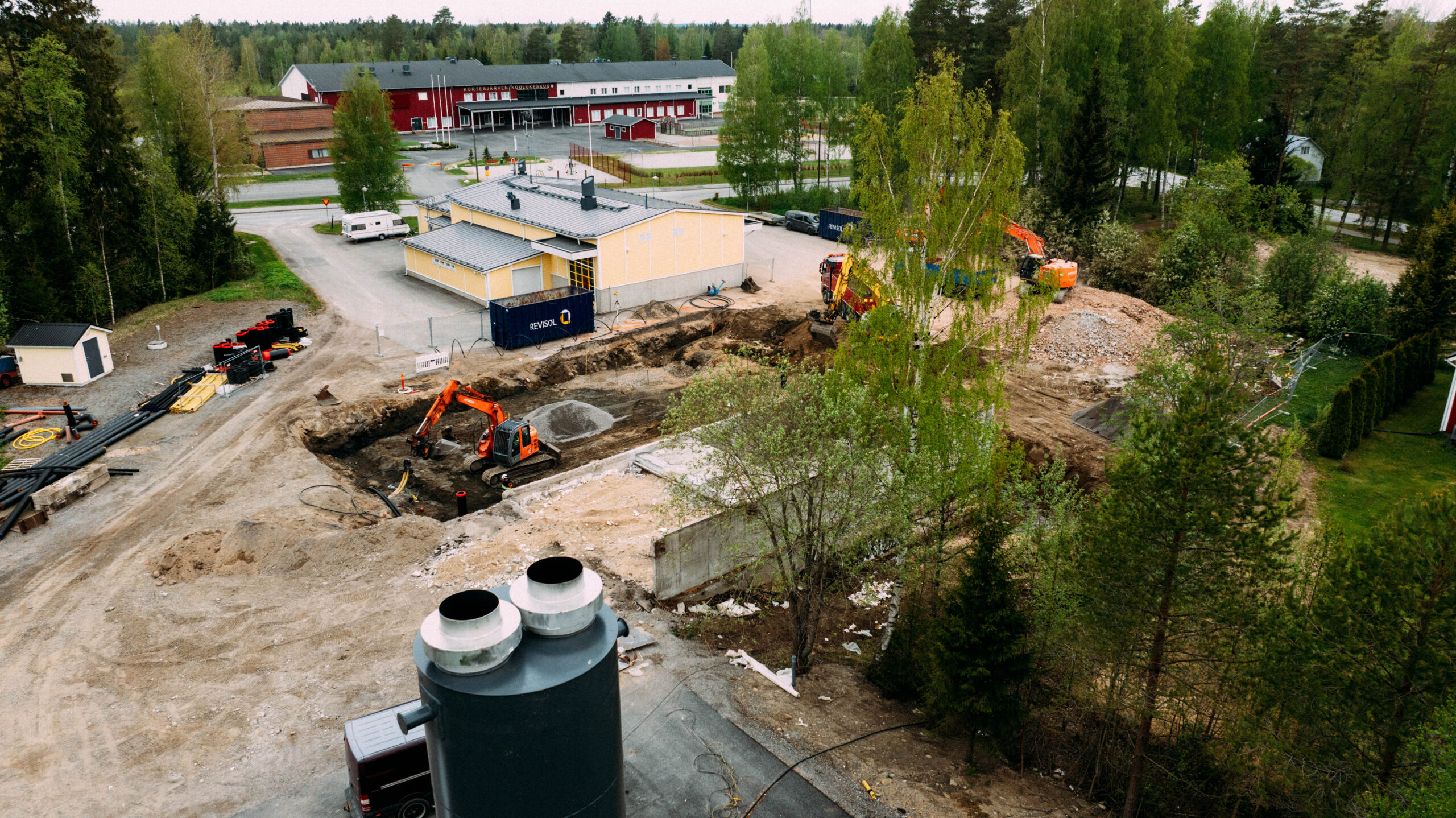 Kortesjärven koulukeskuksen tuntumassa sijaitseva lämpökeskus uudistetaan täysin uudella kattilatekniikalla