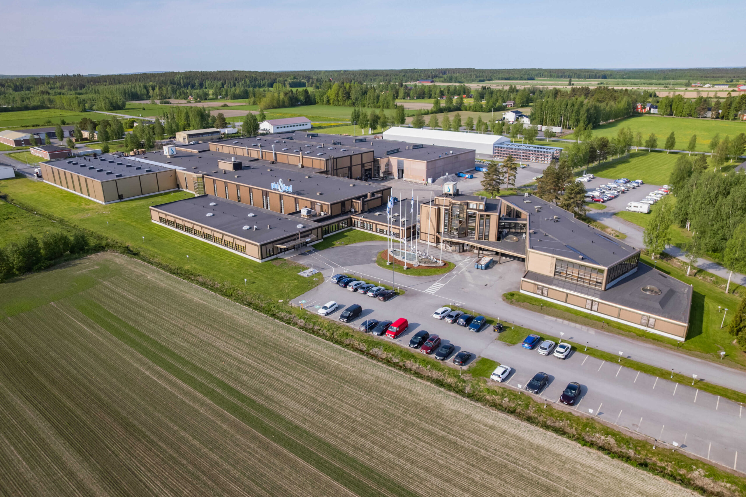 Piristeelin tehdaskiinteistö Kauhavalla.